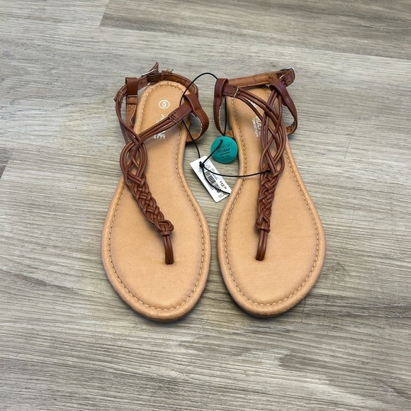 🛍️ 2/$12
New with tags women’s size 6 summer sandals - Picture 2 of 4